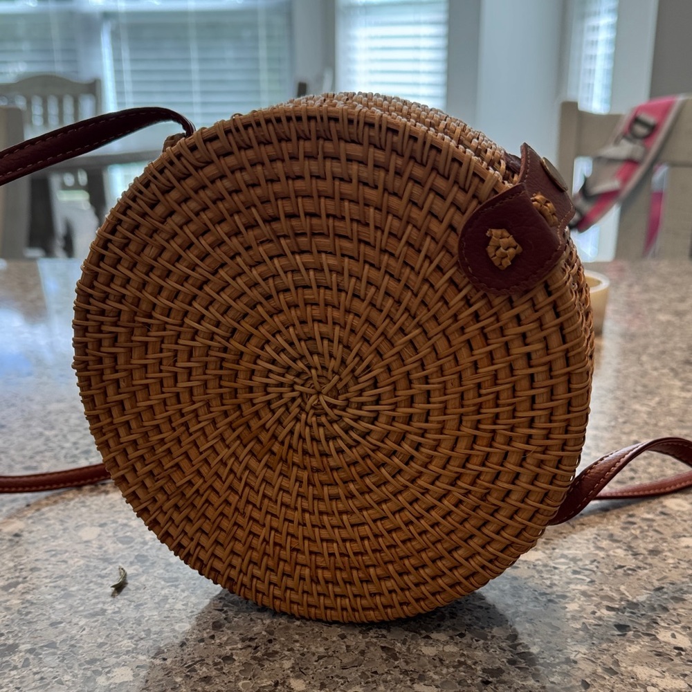 Elegant Tan Woven Crossbody Bag